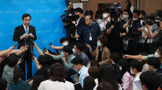 (주)지학사 정치와 법 100쪽 수정내용 이미지